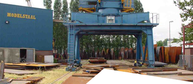 Het machinepark van staalsnijbedrijf Modelstaal in Schiedam voldoet aan de laatste technieken